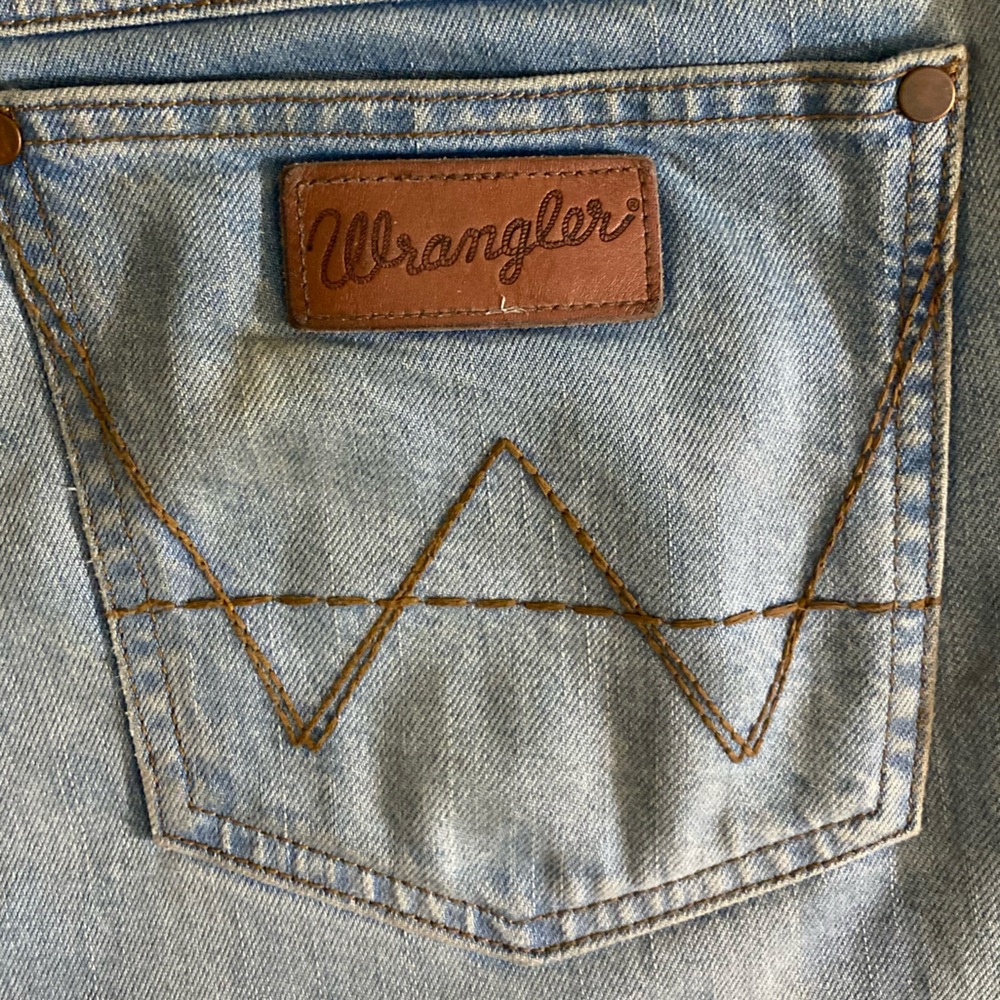 Wrangler retro Light Blue Denim jeans with Brown Accents 31x34